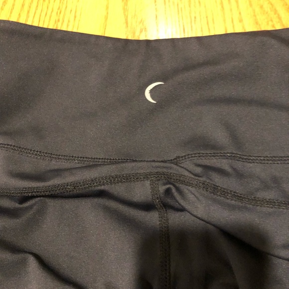 2L pair Zyia active leggings for that great workout!!! - Picture 5 of 6